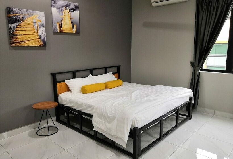 פנסיון Re   Roomy Stay