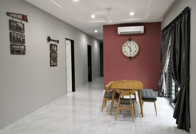 פנסיון Re   Roomy Stay