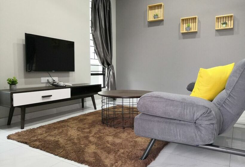 פנסיון Re   Roomy Stay