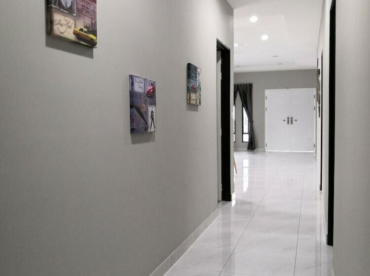 פנסיון Re   Roomy Stay