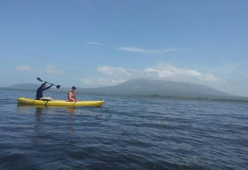 بنسيون Rosa's Lake Cabins