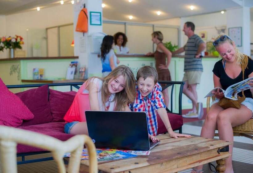 אתר נופש Village Vacances Lo Solehau