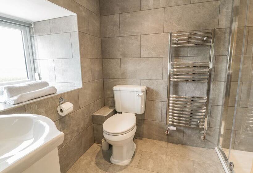 Rhianwen, Plas Moelfre Hall Barns