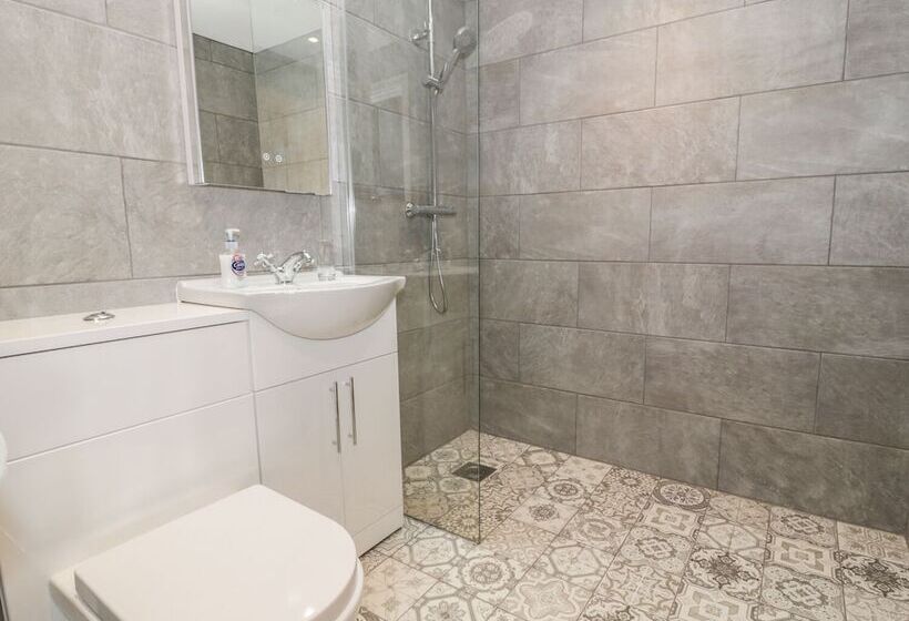 Rhianwen, Plas Moelfre Hall Barns