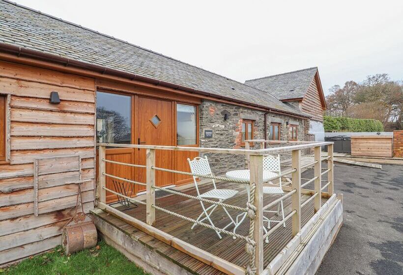 Rhianwen, Plas Moelfre Hall Barns