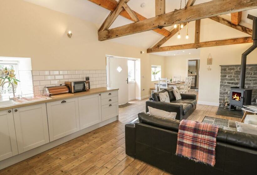 Rhianwen, Plas Moelfre Hall Barns