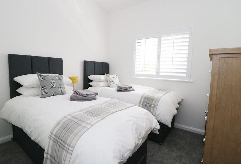 Rowan Bank, Jacobs Wood