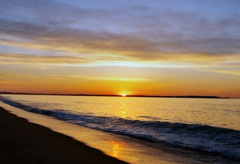 Sandcastle Inn & Motel