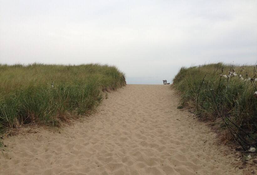 Sandcastle Inn & Motel