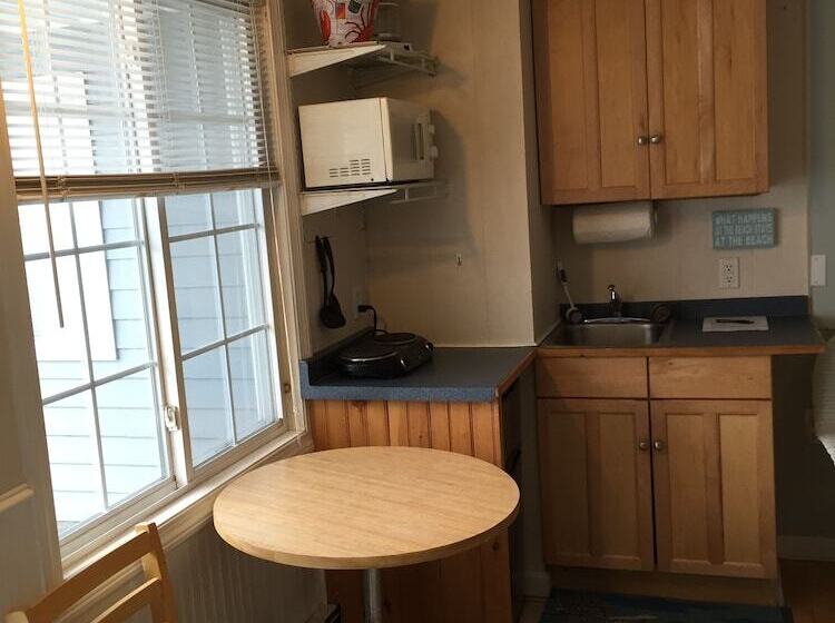 Sandcastle Inn & Motel