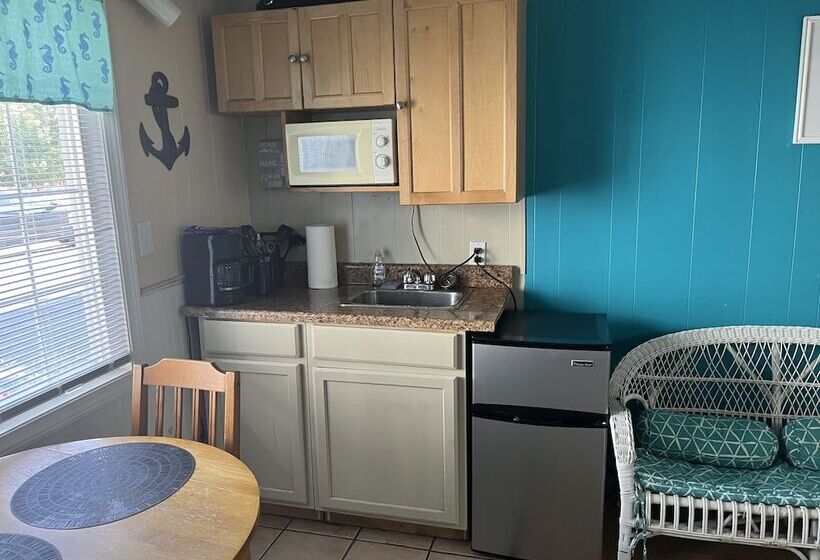 Sandcastle Inn & Motel