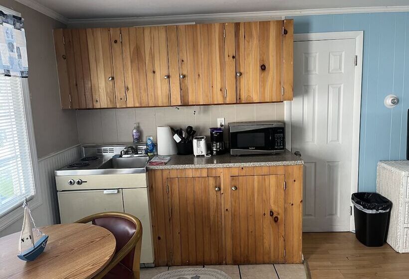 Sandcastle Inn & Motel