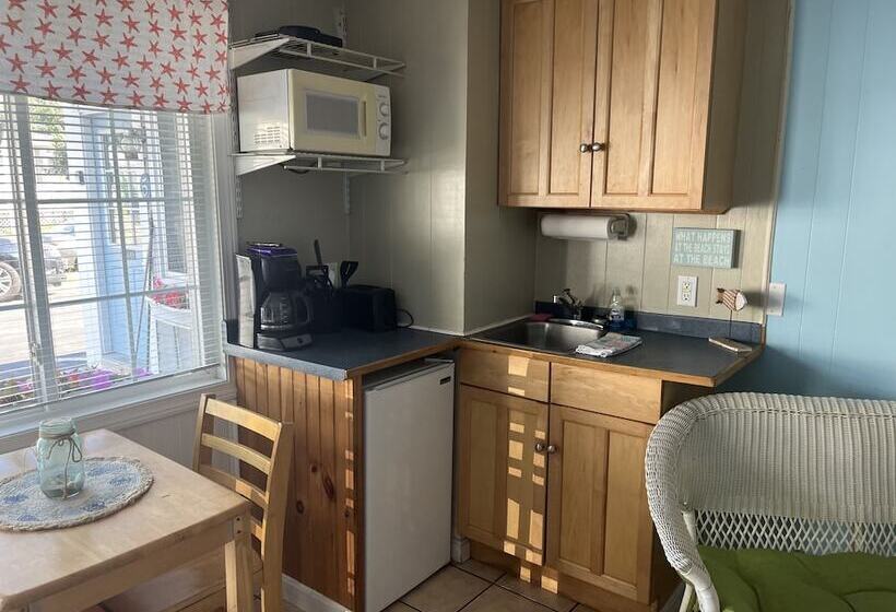 Sandcastle Inn & Motel