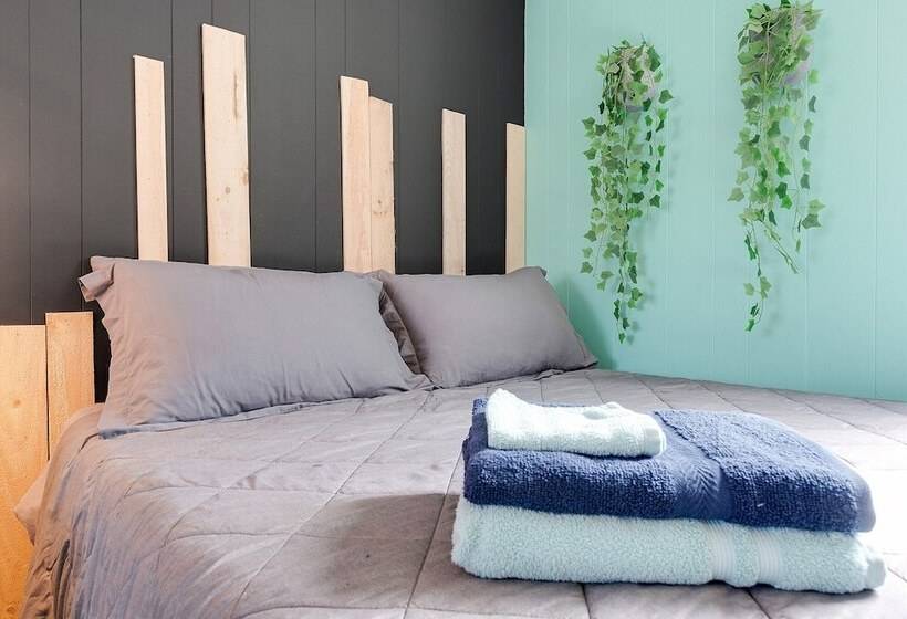 Sandcastle Inn & Motel