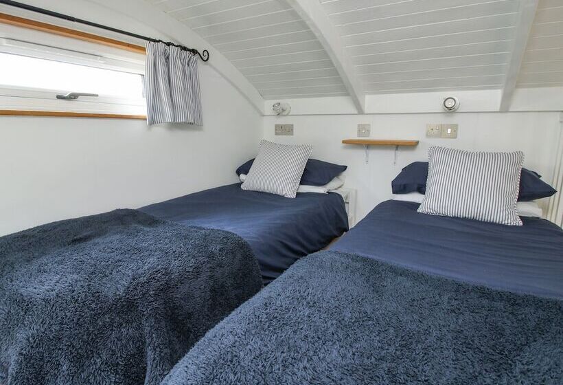 Shepherds Cabin At Titterstone