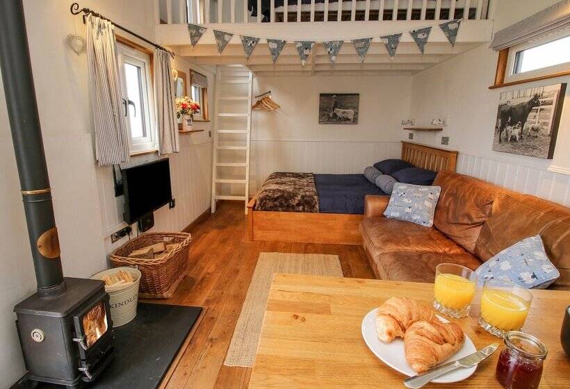 Shepherds Cabin At Titterstone