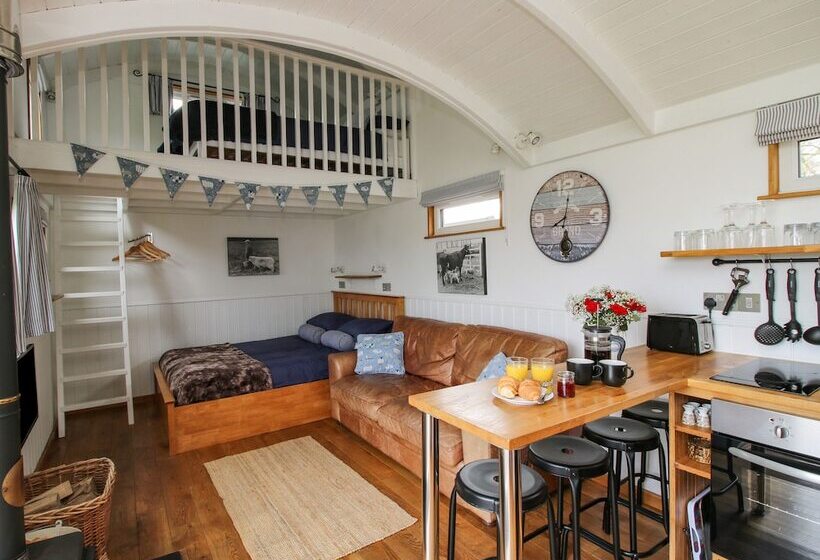 Shepherds Cabin At Titterstone