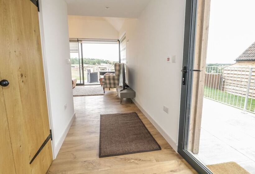 Swan Lodge Castle Farm