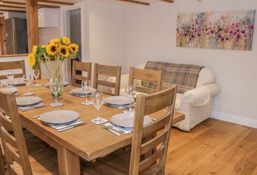 The Cow Byre, Heath Farm