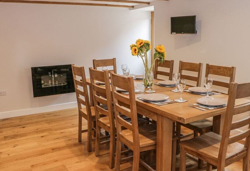 The Cow Byre, Heath Farm