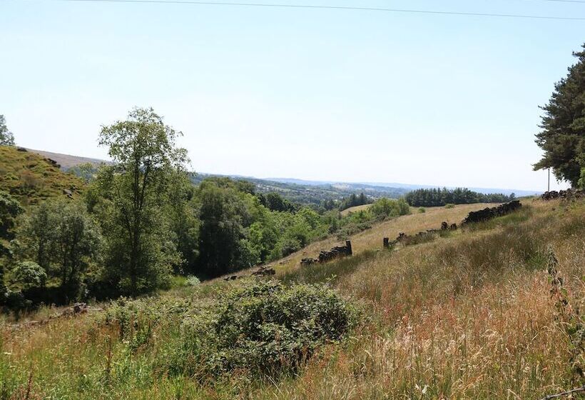 The Laburnum Retreat Shepherd Hut Private Hot Tub