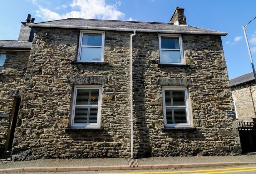 The Old School House