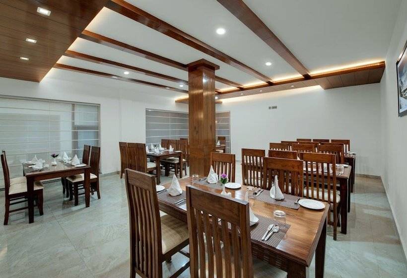 The Twin Towers Hotel New Kufri