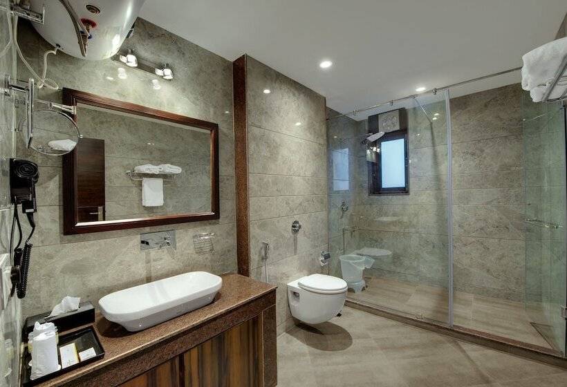 The Twin Towers Hotel New Kufri