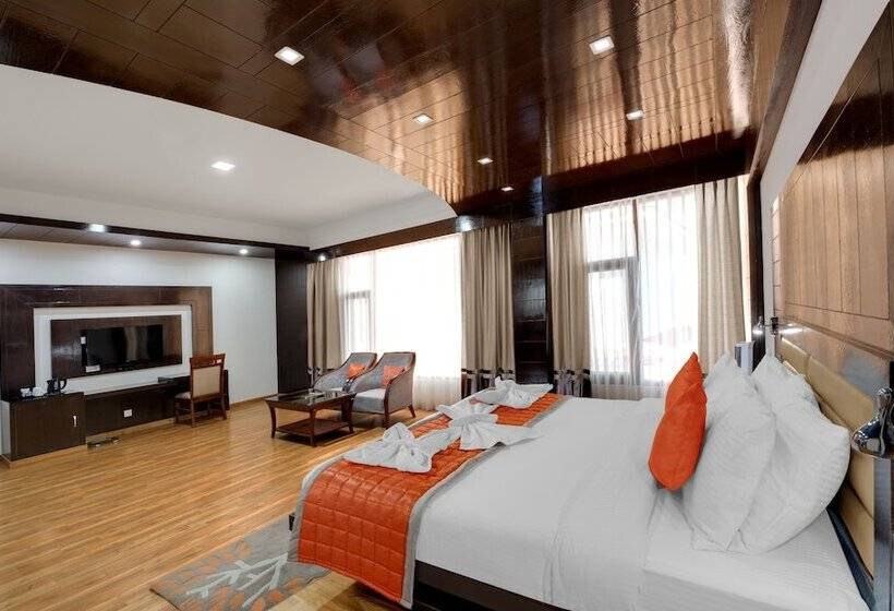 The Twin Towers Hotel New Kufri