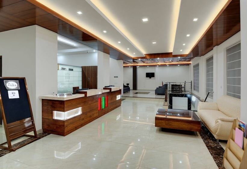 The Twin Towers Hotel New Kufri