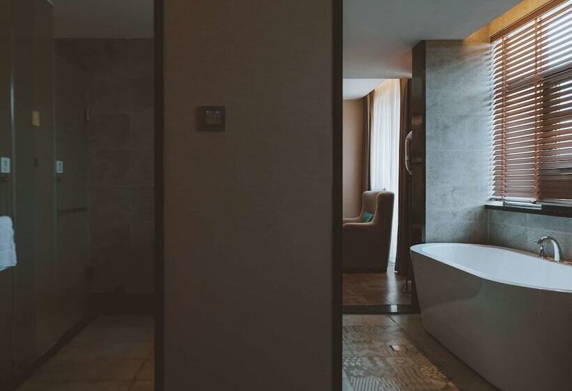 Tulip Inn Huaxi Hotel   Guiyang