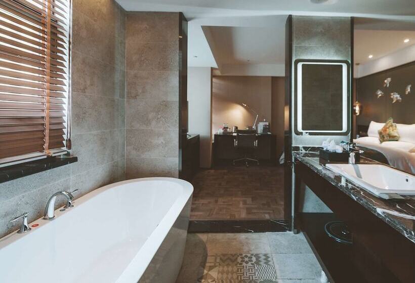 Tulip Inn Huaxi Hotel   Guiyang