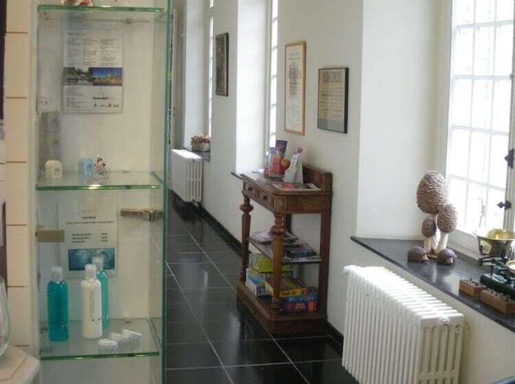 تختخواب و صبحانه Amaryllis Hotel Veurne