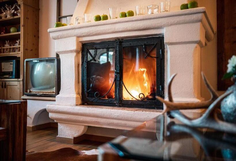 בית מלון כפרי Antines