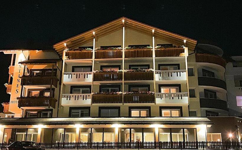 בית מלון כפרי Antines