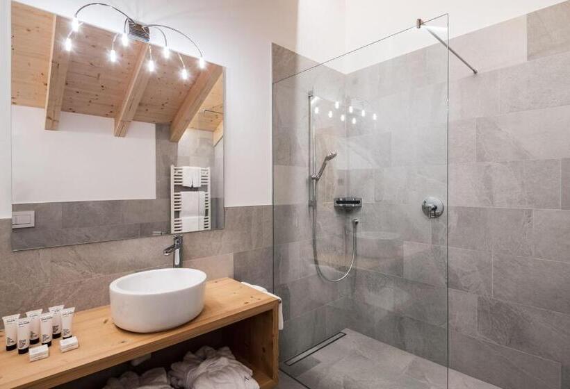 בית מלון כפרי Antines