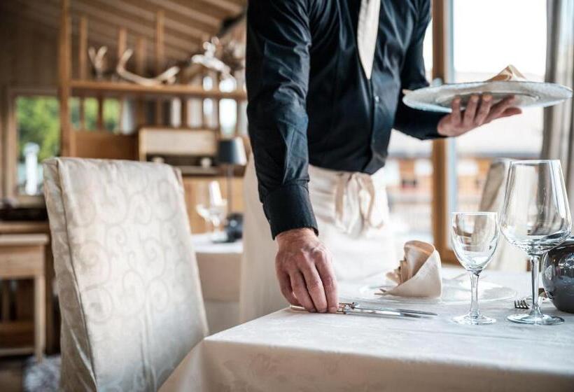 בית מלון כפרי Antines