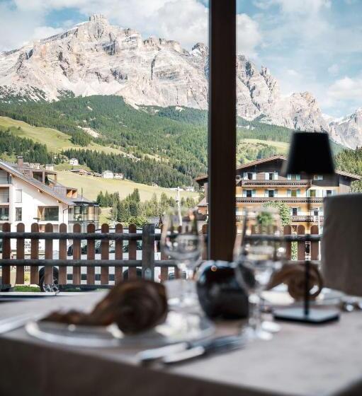 בית מלון כפרי Antines