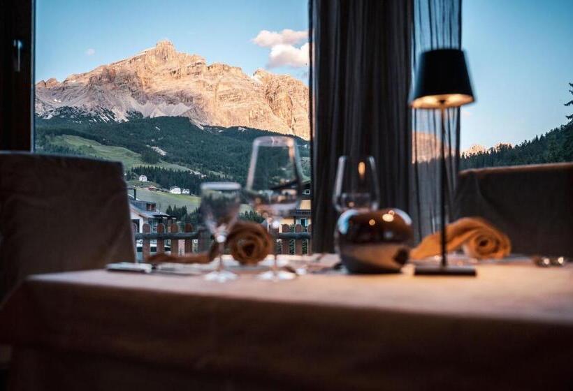 בית מלון כפרי Antines