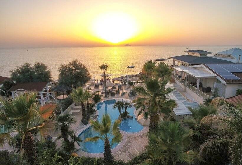 בית מלון כפרי Baia Del Godano Resort & Spa