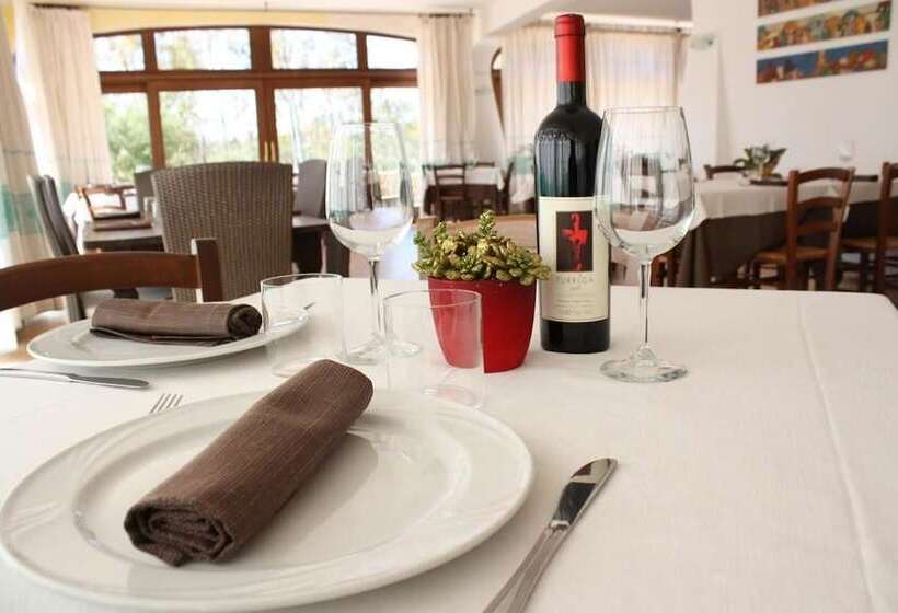 Отель Biderrosa