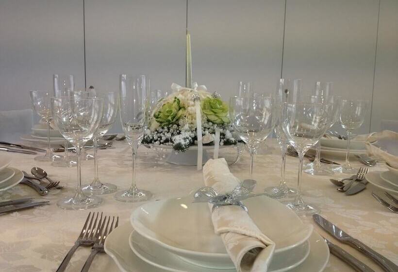 Отель Biderrosa