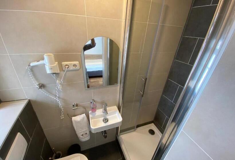 בית מלון כפרי Goldene Traube