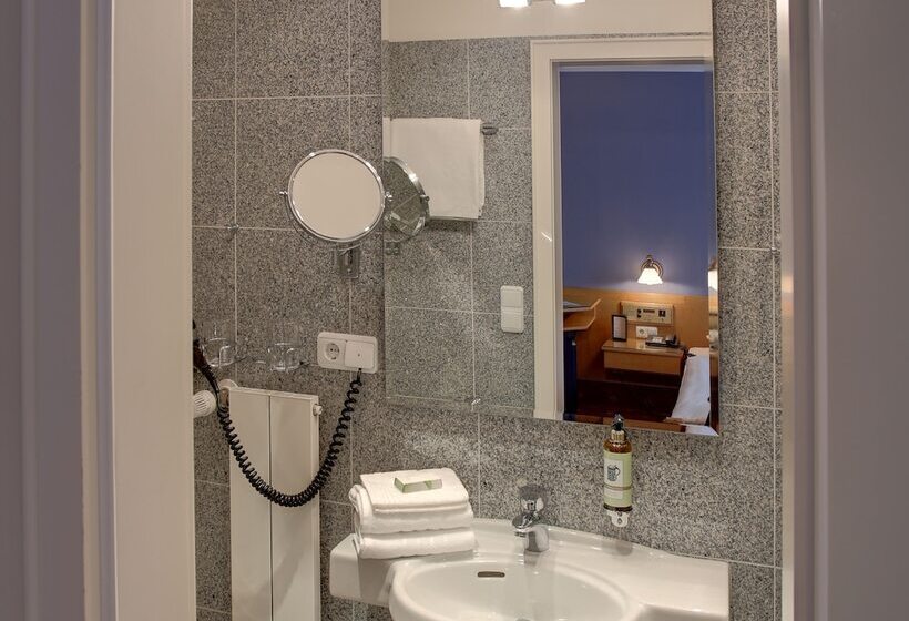 Отель Landwehr Bräu