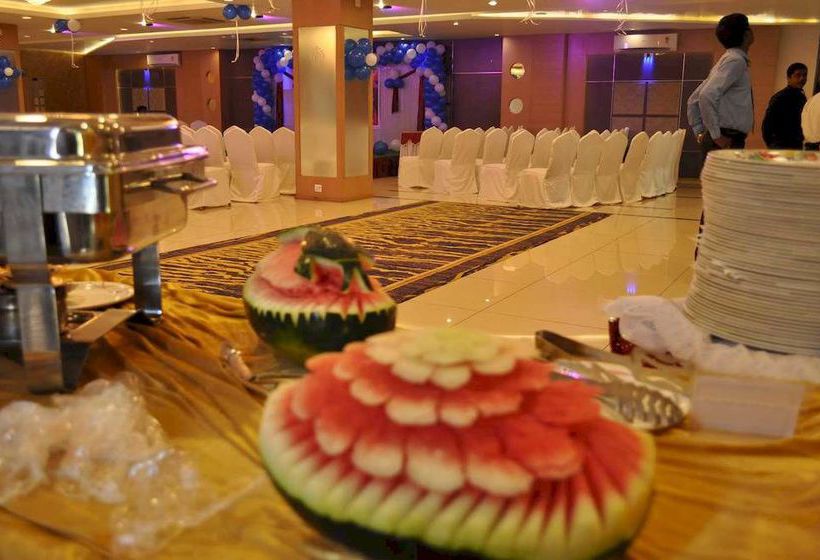 Отель Majestica Inn