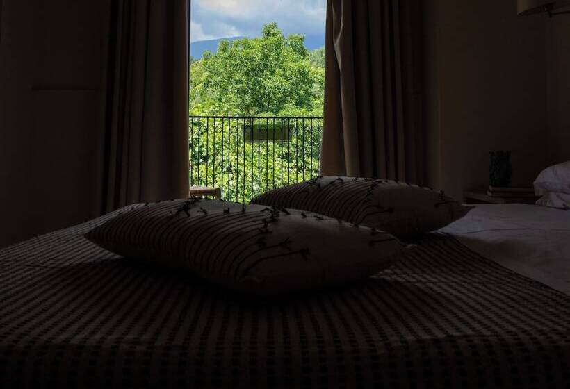 בית מלון כפרי Milomax