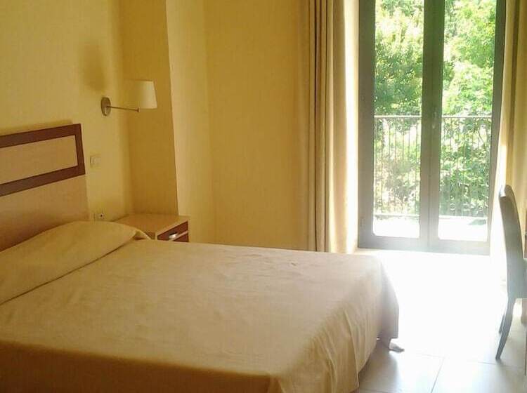 בית מלון כפרי Milomax