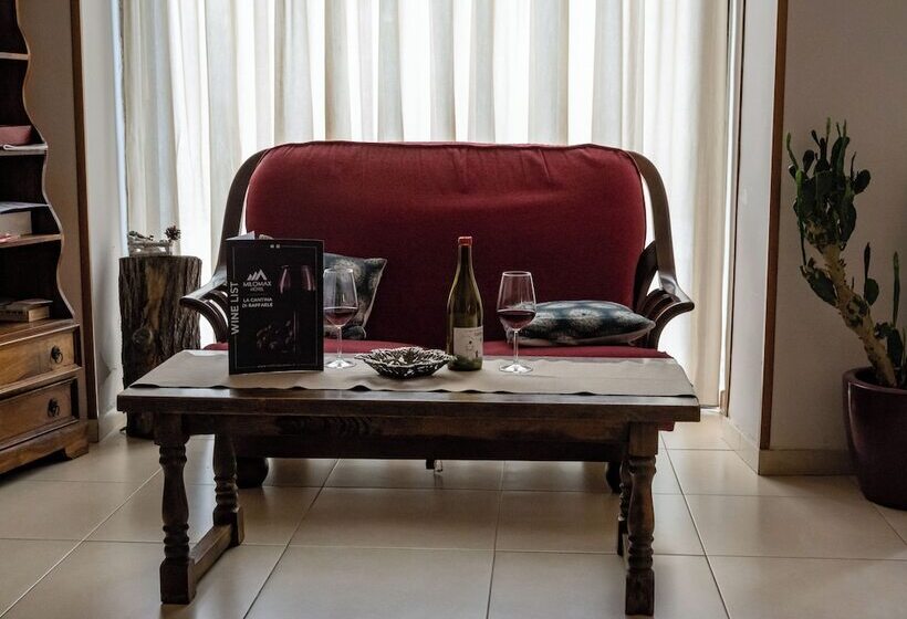 בית מלון כפרי Milomax