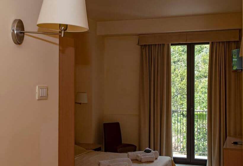 בית מלון כפרי Milomax