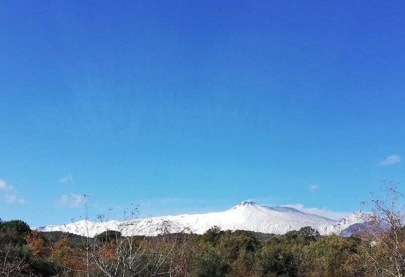 בית מלון כפרי Milomax